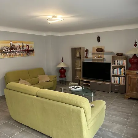 Spacieux Dans Le Centre De Apartamento
